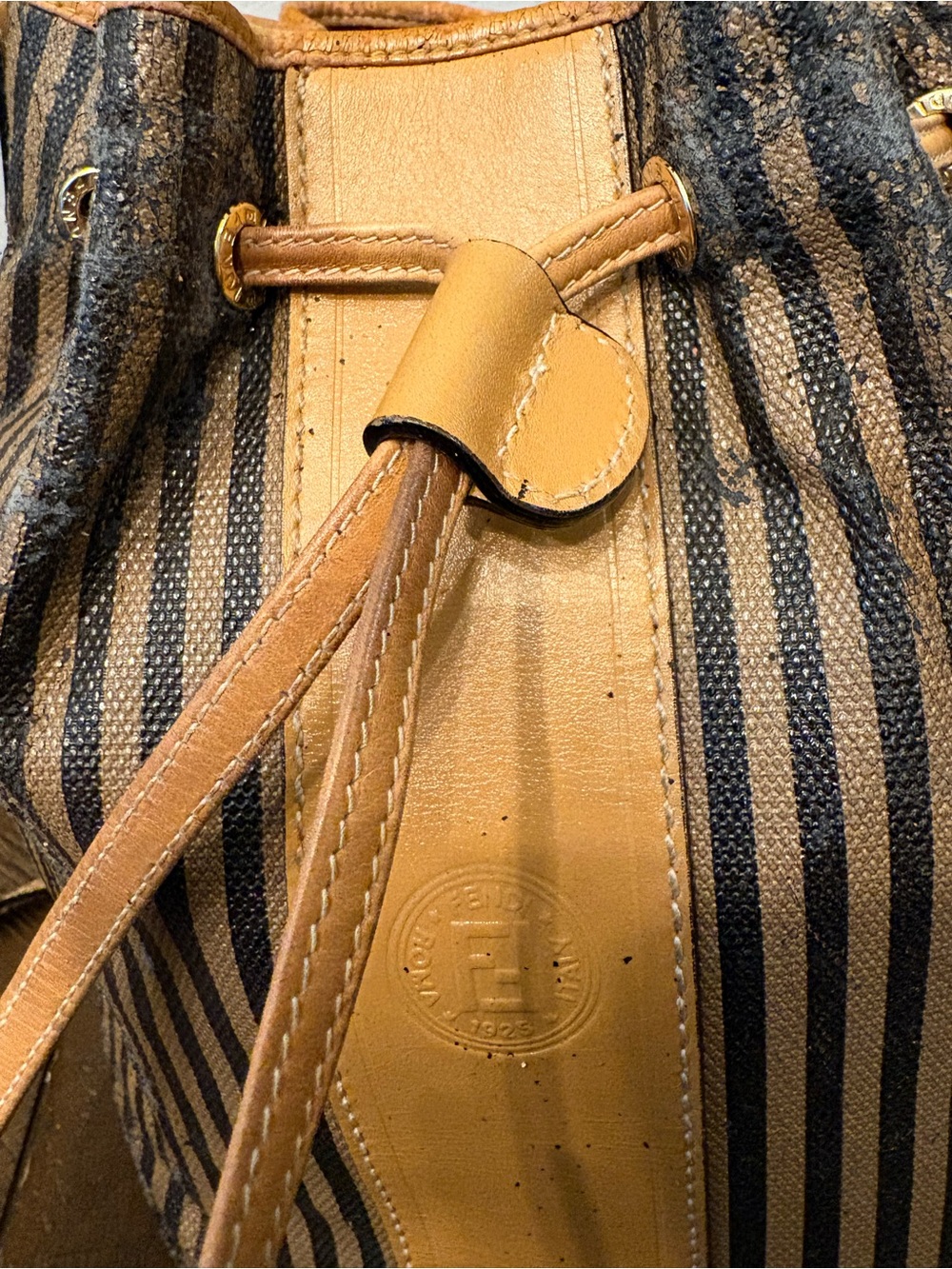Vintage Fendi Pequin Stripe Bucket Bag Crossbody | Italy 1925 | Rare Vintage - Picture 14 of 14